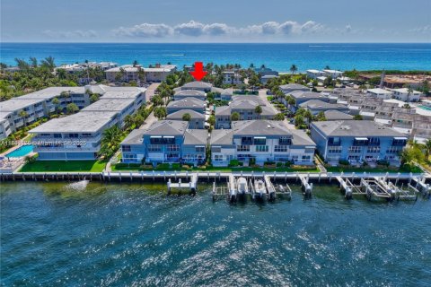 Adosado en venta en Hillsboro Beach, Florida, 3 dormitorios, 216.65 m2 № 1946570 - foto 1