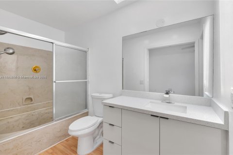 Adosado en venta en Hillsboro Beach, Florida, 3 dormitorios, 216.65 m2 № 1946570 - foto 2
