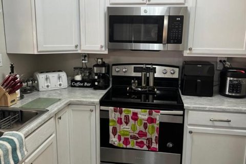 House in Palm Bay, Florida 3 bedrooms, 107.12 sq.m. № 1411687 - photo 17