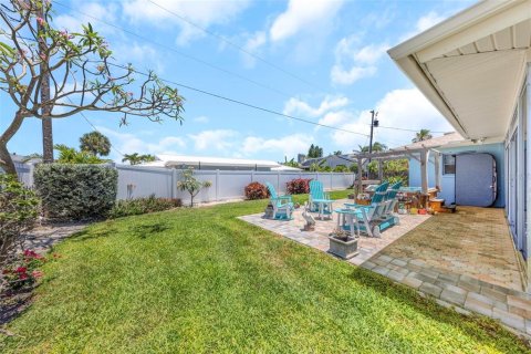 House in Belleair Beach, Florida 3 bedrooms, 182.18 sq.m. № 2142777 - photo 19
