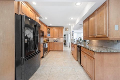 House in Belleair Beach, Florida 3 bedrooms, 182.18 sq.m. № 2142777 - photo 11