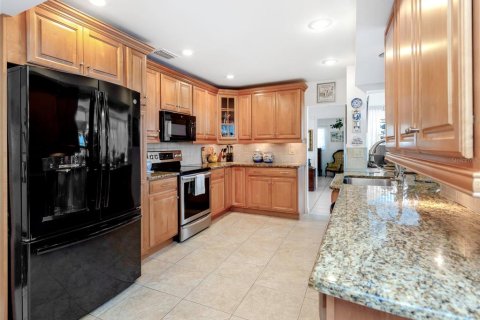 House in Belleair Beach, Florida 3 bedrooms, 182.18 sq.m. № 2142777 - photo 10