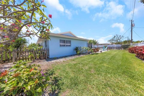 House in Belleair Beach, Florida 3 bedrooms, 182.18 sq.m. № 2142777 - photo 22
