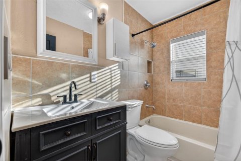 House in Tampa, Florida 3 bedrooms, 175.21 sq.m. № 2099256 - photo 17