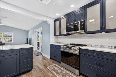 House in Tampa, Florida 3 bedrooms, 175.21 sq.m. № 2099256 - photo 4