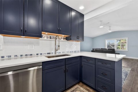 House in Tampa, Florida 3 bedrooms, 175.21 sq.m. № 2099256 - photo 5