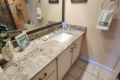 Condo in Treasure Island, Florida, 2 bedrooms  № 2383426 - photo 9
