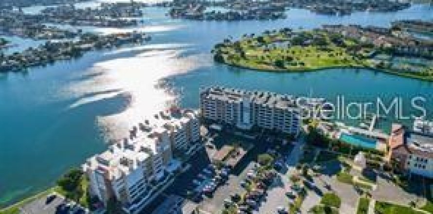 Condo in Treasure Island, Florida, 2 bedrooms  № 2383426