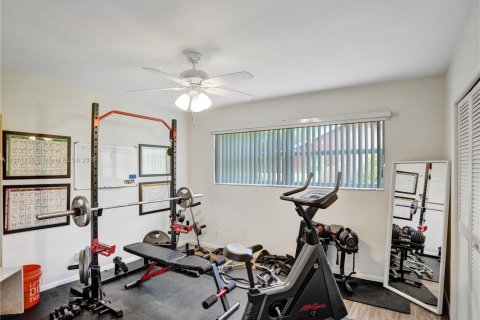 Купить виллу или дом в Плантация, Флорида 5 спален, 316.15м2, № 1927966 - фото 23