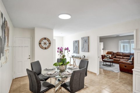 Купить виллу или дом в Плантация, Флорида 5 спален, 316.15м2, № 1927966 - фото 10