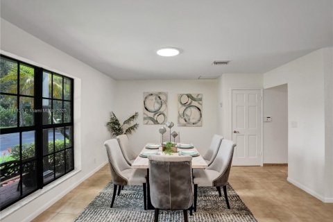 Купить виллу или дом в Плантация, Флорида 5 спален, 316.15м2, № 1927966 - фото 5