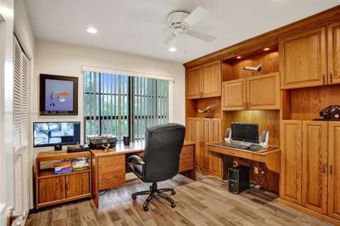 Купить виллу или дом в Плантация, Флорида 5 спален, 316.15м2, № 1927966 - фото 21