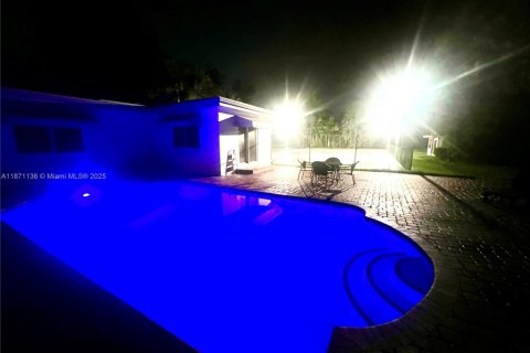 Купить виллу или дом в Плантация, Флорида 5 спален, 316.15м2, № 1927966 - фото 17