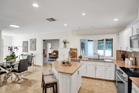 Купить виллу или дом в Плантация, Флорида 5 спален, 316.15м2, № 1927966 - фото 2