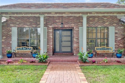 Купить виллу или дом в Плантация, Флорида 5 спален, 316.15м2, № 1927966 - фото 3