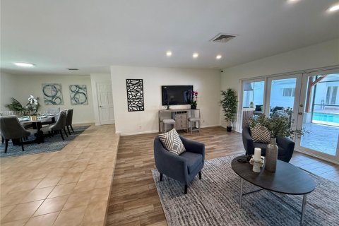 Купить виллу или дом в Плантация, Флорида 5 спален, 316.15м2, № 1927966 - фото 6