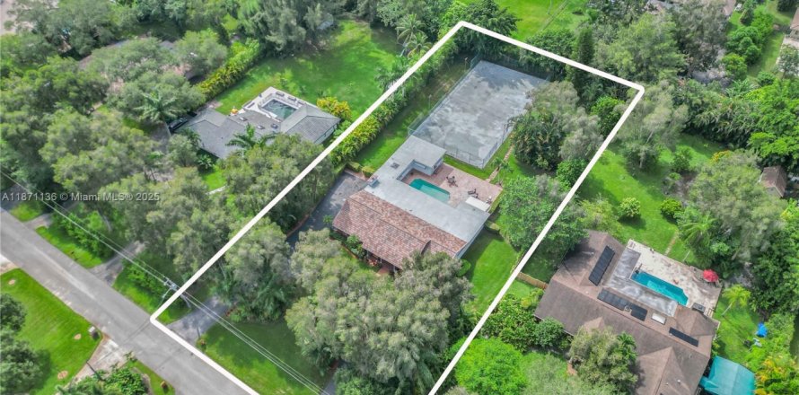 Дом в Плантация, Флорида 5 спален, 316.15м2 № 1927966