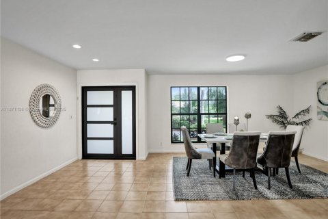 Купить виллу или дом в Плантация, Флорида 5 спален, 316.15м2, № 1927966 - фото 4