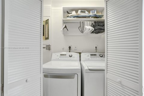 Купить виллу или дом в Плантация, Флорида 5 спален, 316.15м2, № 1927966 - фото 30