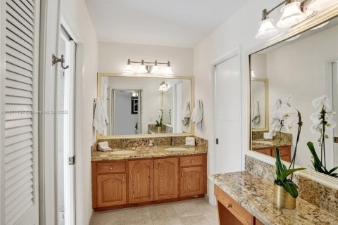 Купить виллу или дом в Плантация, Флорида 5 спален, 316.15м2, № 1927966 - фото 28