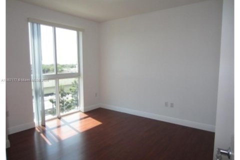Condo in Miami, Florida, 2 bedrooms  № 1881828 - photo 8