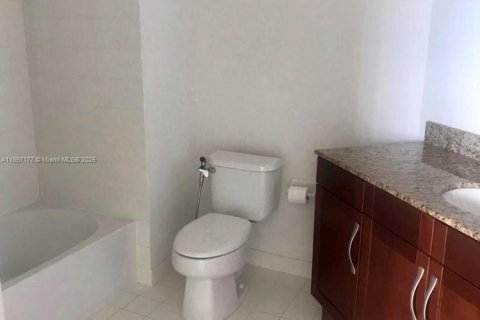 Condo in Miami, Florida, 2 bedrooms  № 1881828 - photo 10
