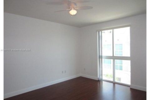 Condo in Miami, Florida, 2 bedrooms  № 1881828 - photo 9