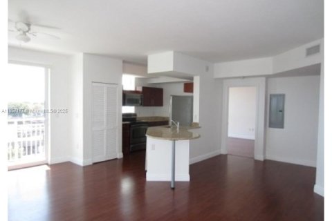 Condo in Miami, Florida, 2 bedrooms  № 1881828 - photo 4