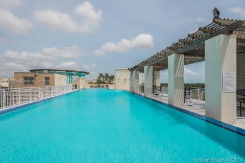 Condo in Miami, Florida, 2 bedrooms  № 1881828 - photo 15