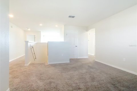 House in Winter Haven, Florida 5 bedrooms, 297.29 sq.m. № 2097867 - photo 30