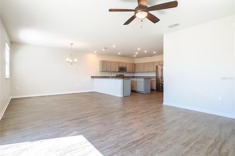 House in Winter Haven, Florida 5 bedrooms, 297.29 sq.m. № 2097867 - photo 23