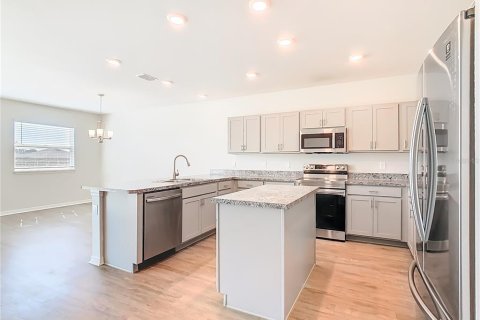 House in Winter Haven, Florida 5 bedrooms, 297.29 sq.m. № 2097867 - photo 12
