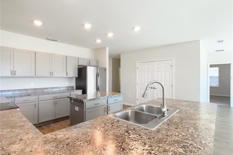 House in Winter Haven, Florida 5 bedrooms, 297.29 sq.m. № 2097867 - photo 19