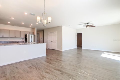 House in Winter Haven, Florida 5 bedrooms, 297.29 sq.m. № 2097867 - photo 20
