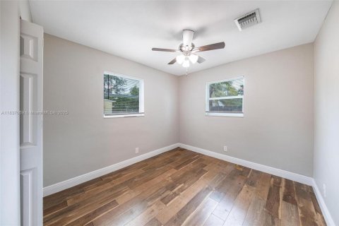 House in Margate, Florida 3 bedrooms, 85.47 sq.m. № 1823722 - photo 20