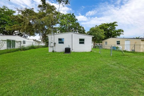 House in Margate, Florida 3 bedrooms, 85.47 sq.m. № 1823722 - photo 27