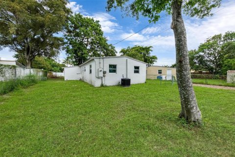 House in Margate, Florida 3 bedrooms, 85.47 sq.m. № 1823722 - photo 28