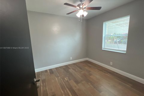 House in Margate, Florida 3 bedrooms, 85.47 sq.m. № 1823722 - photo 12