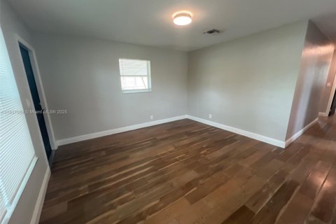 House in Margate, Florida 3 bedrooms, 85.47 sq.m. № 1823722 - photo 15