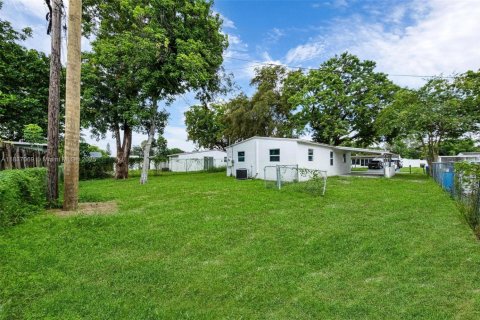House in Margate, Florida 3 bedrooms, 85.47 sq.m. № 1823722 - photo 26