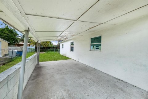 House in Margate, Florida 3 bedrooms, 85.47 sq.m. № 1823722 - photo 22