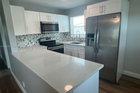 House in Margate, Florida 3 bedrooms, 85.47 sq.m. № 1823722 - photo 2