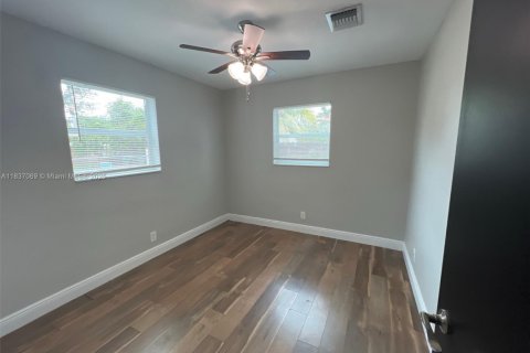 House in Margate, Florida 3 bedrooms, 85.47 sq.m. № 1823722 - photo 10