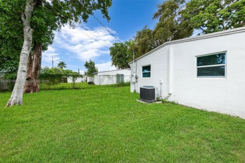 House in Margate, Florida 3 bedrooms, 85.47 sq.m. № 1823722 - photo 30