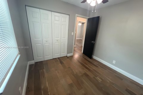 House in Margate, Florida 3 bedrooms, 85.47 sq.m. № 1823722 - photo 13