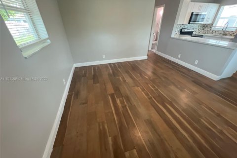 House in Margate, Florida 3 bedrooms, 85.47 sq.m. № 1823722 - photo 14