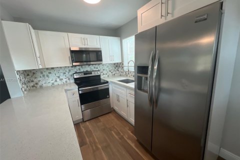 House in Margate, Florida 3 bedrooms, 85.47 sq.m. № 1823722 - photo 3