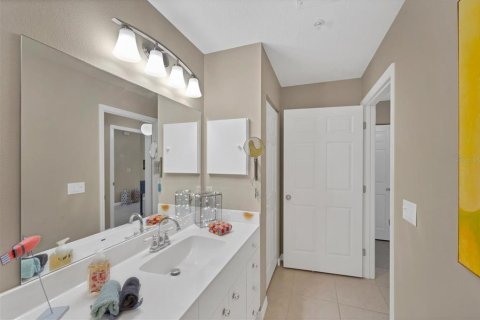 Condo in Venice, Florida, 2 bedrooms  № 1858034 - photo 23