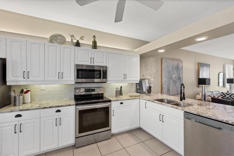 Condo in Venice, Florida, 2 bedrooms  № 1858034 - photo 12