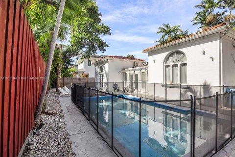 Casa en venta en Miami, Florida, 5 dormitorios № 1969008 - foto 28